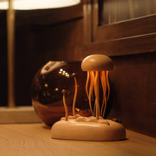 
                        
                          Carica l'immagine nel visualizzatore di Gallery, Wooden Jellyfish
                        
                      