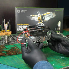 
                          
                            Lade das Bild in den Galerie-Viewer, Der große Adler Goldene Rüstung Kristall Edition
                          
                        