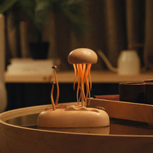 
                        
                          Carica l'immagine nel visualizzatore di Gallery, Wooden Jellyfish
                        
                      