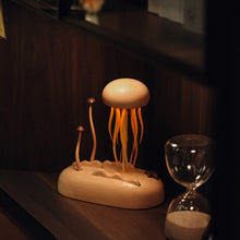 
                        
                          Carica l'immagine nel visualizzatore di Gallery, Wooden Jellyfish
                        
                      