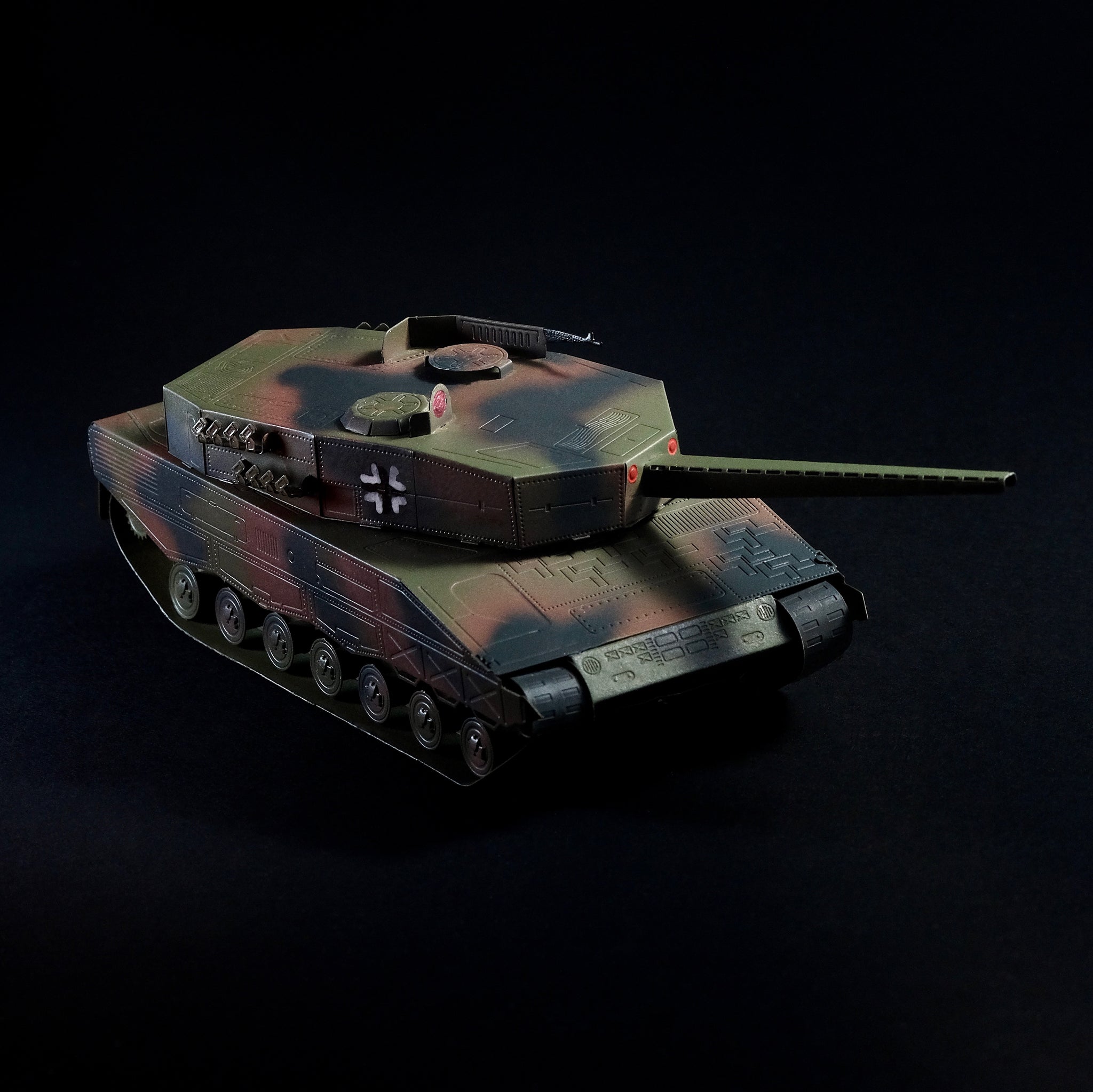 ハイテック 戦車 VSTANK ラジコン LEOPARD2 バトルタンク 迷彩