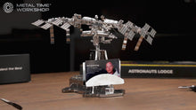 
                        
                          Завантаження та відтворення відео в засобі перегляду галереї, ASTRONAUTS LODGE SPACE STATION
                        
                      