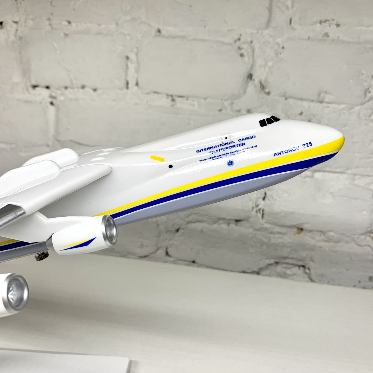 ANTONOV AN-225 MRIYA AIRCRAFT MODEL 1:200