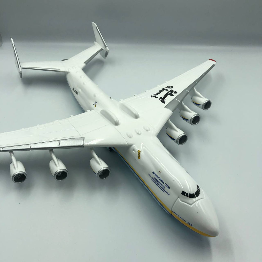 飞机模型: 安东诺夫 AN-225 MRIYA UR-82060 带签名照片 DYMTRO ANTONOV